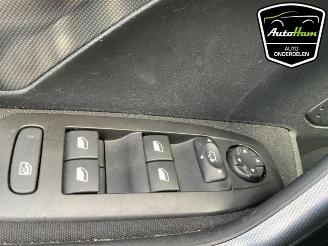 Peugeot 2008 2008 (CU), MPV, 2013 / 2019 1.2 12V e-THP PureTech 110 picture 17