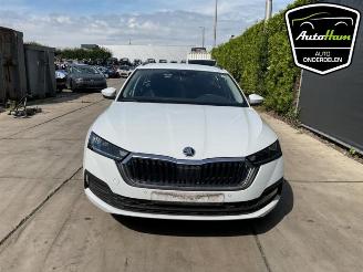 Vrakbiler auto Skoda Octavia Octavia Combi (NXAC), Combi 5-drs, 2019 1.5 TSI e-TEC 16V 2024/4