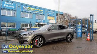 Vrakbiler auto Ford USA Mustang Mustang Mach-E, SUV, 2020 98kWh AWD 2021/5