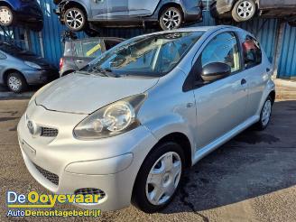Vrakbiler auto Toyota Aygo Aygo (B10), Hatchback, 2005 / 2014 1.0 12V VVT-i 2010/9