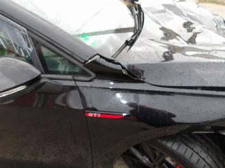 Volkswagen Golf GTI picture 15