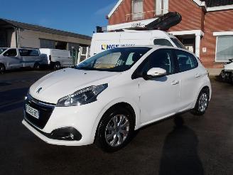 Peugeot 208  picture 1