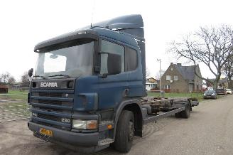 skadebil vrachtwagen Scania P P 94 DB 4X2 NB 230 met BDF wissellaadbakken opbouw en twistlock systeem 2004/2