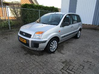 Vrakbiler auto Ford Fusion 1.4 16V Airco Radio/CD 2010/2