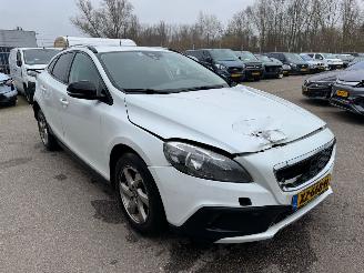 Coche accidentado Volvo V-40 Cross Country 1.6 D2 AUTOMAAT Kinetic BJ 2013 281.385 KM 2013/12