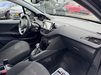 Peugeot 208 1.2 PureTech Signature BJ 2019 picture 9