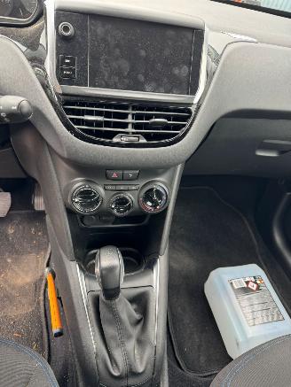 Peugeot 208 1.2 PureTech Signature BJ 2019 picture 10