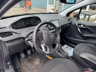 Peugeot 208 1.2 PureTech Signature BJ 2019 picture 7