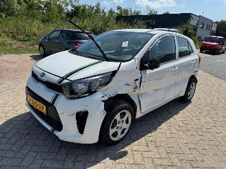 skadebil auto Kia Picanto 1.0 CVVT ComfortLine 2020/10