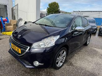 skadebil auto Peugeot 208 1.2 PureTech Allure BJ  2010 142.305 KM 2010/4