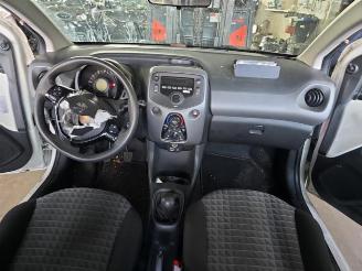 Peugeot 108 108, Hatchback, 2014 1.0 12V VVT-i picture 14