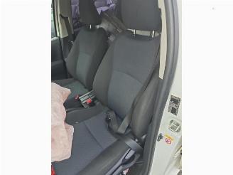 Toyota Yaris Yaris III (P13), Hatchback, 2010 / 2020 1.5 16V Hybrid picture 12