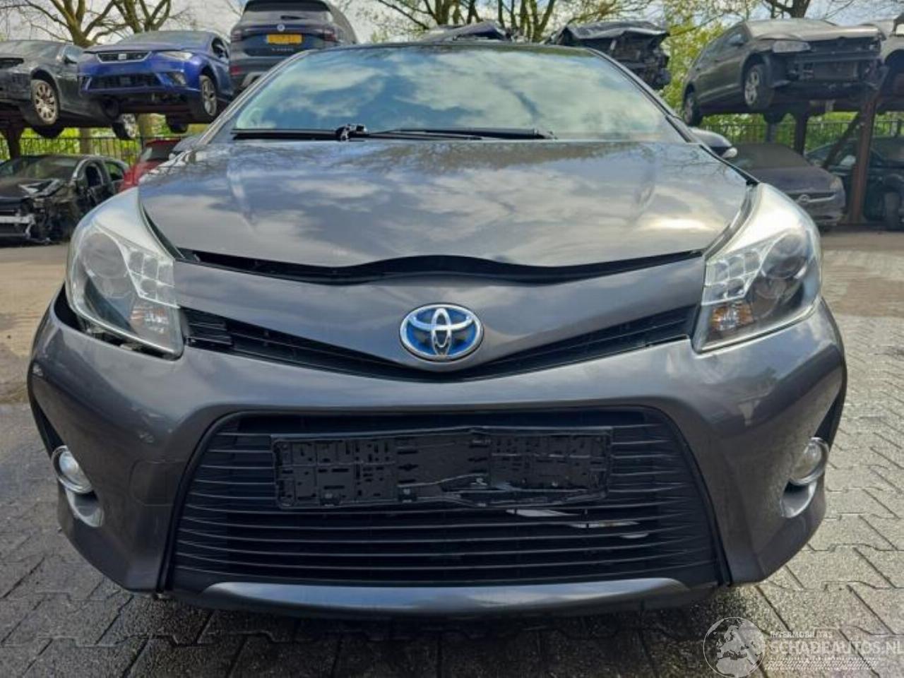 Toyota Yaris Yaris III (P13), Hatchback, 2010 / 2020 1.5 16V Hybrid