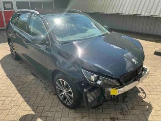 Salvage car Peugeot 308 308 SW (L4/L9/LC/LJ/LR), Combi 5-drs, 2014 / 2021 1.2 12V e-THP PureTech 110 2017/7