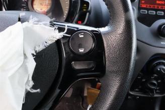 Peugeot 108 108, Hatchback, 2014 1.0 12V VVT-i picture 15