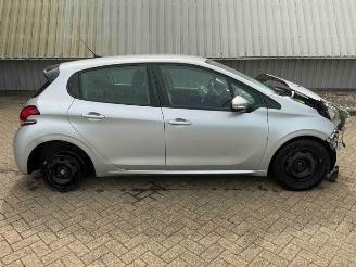 Peugeot 208 208 I (CA/CC/CK/CL), Hatchback, 2012 / 2019 1.6 Blue HDi 100 picture 2