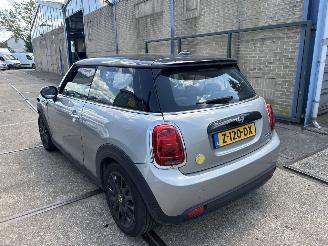 skadebil auto Mini Electric CAMDEN EDITION 33KWh 2024/3