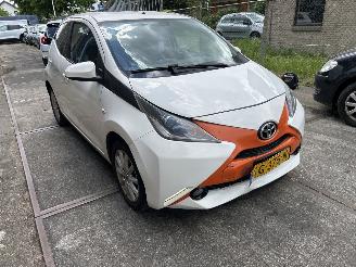 Unfallwagen Toyota Aygo 1.0 VVT-I X-PLAY 2015/6