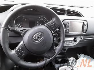 Toyota Yaris Yaris III (P13), Hatchback, 2010 / 2020 1.5 16V Hybrid picture 14