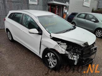 Hyundai I-30 i30 Wagon (GDHF5), Combi, 2012 1.6 CRDi Blue Drive 16V VGT picture 7