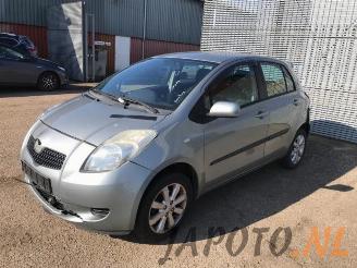 Coche siniestrado Toyota Yaris Yaris II (P9), Hatchback, 2005 / 2014 1.3 16V VVT-i 2007/2