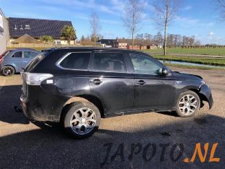 Mitsubishi Outlander Outlander (GF/GG), SUV, 2012 2.0 16V PHEV 4x4 picture 6