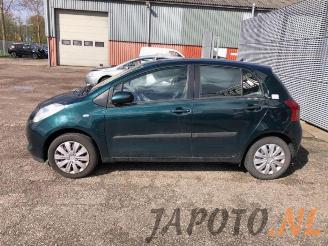 Toyota Yaris Yaris II (P9), Hatchback, 2005 / 2014 1.3 16V VVT-i picture 2