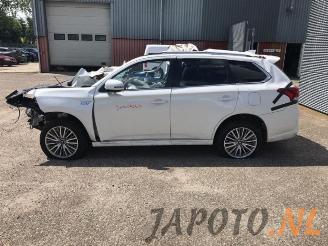 Mitsubishi Outlander Outlander (GF/GG), SUV, 2012 2.4 16V PHEV 4x4 picture 7