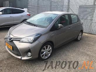 Coche siniestrado Toyota Yaris Yaris III (P13), Hatchback, 2010 / 2020 1.5 16V Hybrid 2015/1