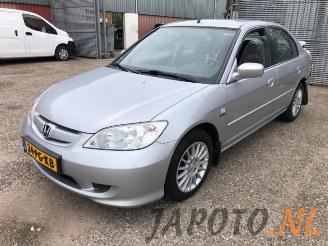 Vrakbiler auto Honda Civic Civic (ES), Sedan, 2000 / 2005 1.3 16V VTEC-i IMA 2004/7