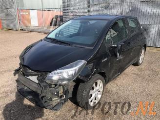Coche siniestrado Toyota Yaris Yaris III (P13), Hatchback, 2010 / 2020 1.5 16V Hybrid 2015/6
