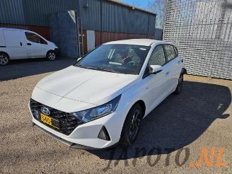 Vrakbiler auto Hyundai I-20 i20 (BC3), Hatchback 5-drs, 2020 1.0 T-GDI 100 Mild Hybrid 48V 12V 2023/10