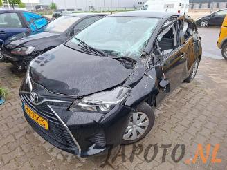 Vrakbiler auto Toyota Yaris Yaris III (P13), Hatchback, 2010 / 2020 1.0 12V VVT-i 2016/11