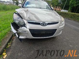 Hyundai I-30 i30 Crosswagon (WWH), Combi, 2007 / 2012 1.6 CVVT 16V picture 3