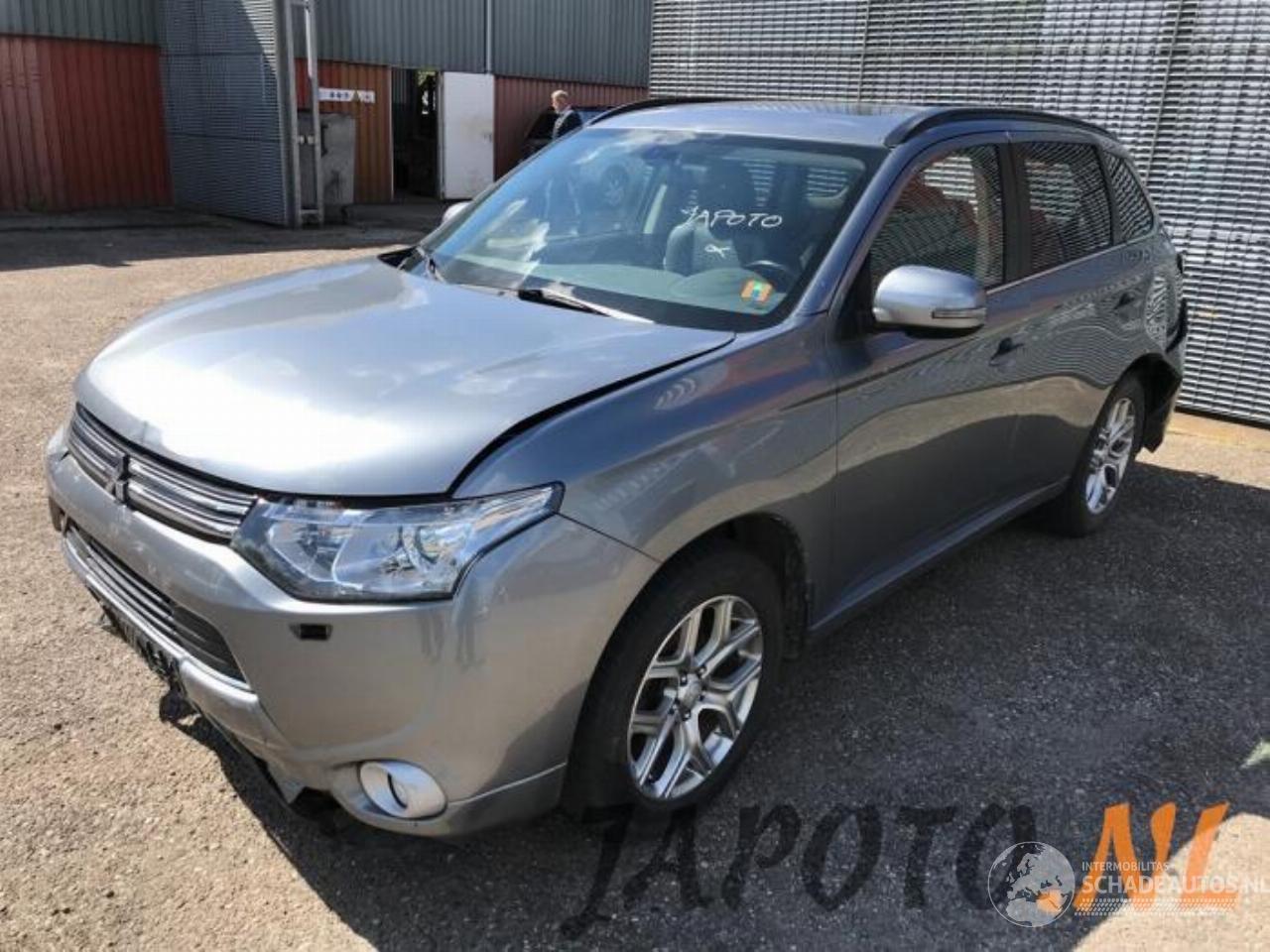 Mitsubishi Outlander Outlander (GF/GG), SUV, 2012 2.0 16V PHEV 4x4