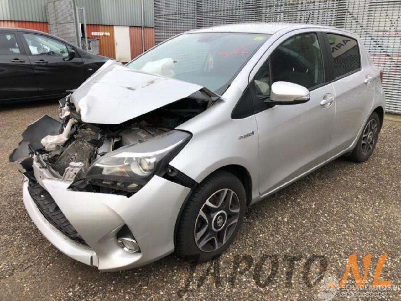 Toyota Yaris Yaris III (P13), Hatchback, 2010 / 2020 1.5 16V Hybrid
