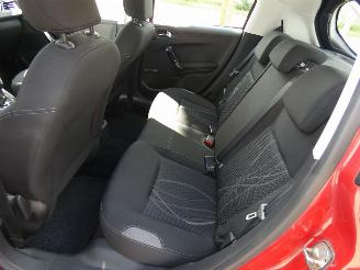 Peugeot 208 1.2 PT Blue Lease picture 11