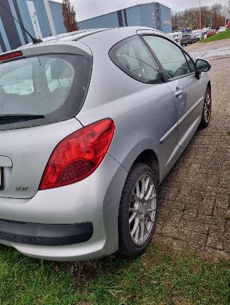 Peugeot 207 (WA/WC/WM) Hatchback 1.4 16V (ET3J4(KFU)) [65kW] picture 3