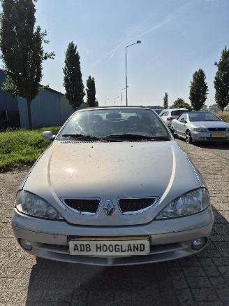 Vrakbiler auto Renault Mégane (EA) Cabrio 2.0i 16V (F4R-746) [103kW] 5-BAK 2002/1