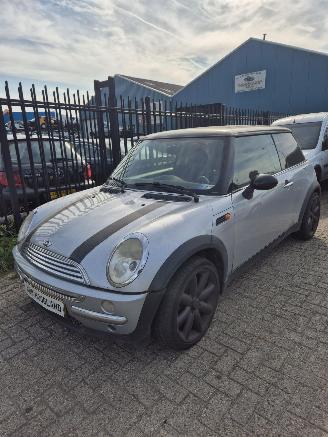 Mini One Cooper (R50) Hatchback 1.6 16V Cooper (W10-B16A) [85kW] 5-BAK picture 2
