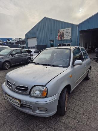 Nissan Micra (K11) Hatchback 1.4 16V (CGA3DE) [60kW] picture 2