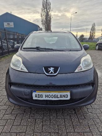 Peugeot 107 Hatchback 1.0 12V (384F(1KR)) [50kW] picture 1