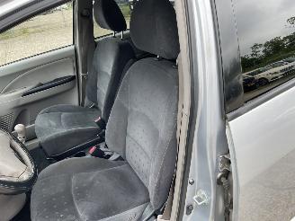 Mitsubishi Grandis (NA) MPV 2.4 16V MIVEC (4G69) picture 10