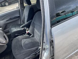 Mitsubishi Grandis (NA) MPV 2.4 16V MIVEC (4G69) picture 9