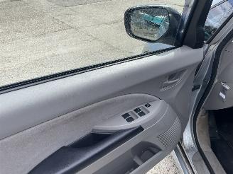 Mitsubishi Grandis (NA) MPV 2.4 16V MIVEC (4G69) picture 5