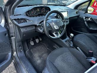 Peugeot 208 1.2 THP 110 signature picture 16
