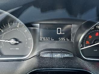 Peugeot 208 1.2 THP 110 signature picture 22