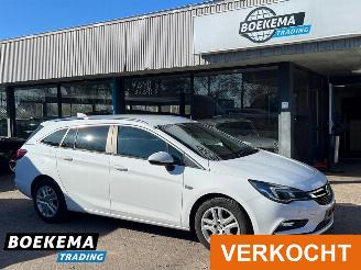krockskadad bil auto Opel Astra Sports Tourer 1.6 CDTI Business+ Navigatie Cruise PDC 2017/1