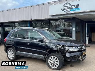 krockskadad bil auto Volkswagen Tiguan 1.4 TSI R-Line DSG Dynaudio Stoelverwarming Climate Cruise 2014/1