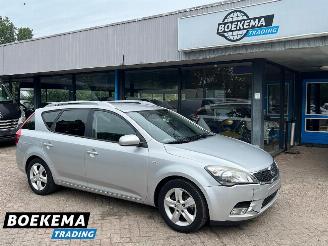 Coche accidentado Kia Cee d cee'd 1.4 CVVT Seven Navigatie Airco Cruise Trekhaak 2010/1